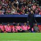 Diego Simeone na área técnica durante um jogo