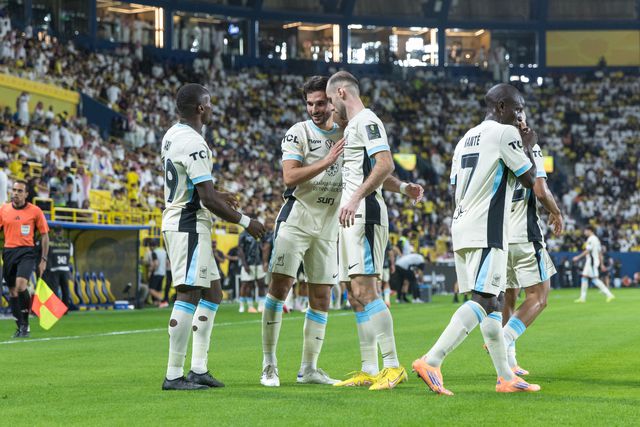 Jogadores do Al Ittihad festejam golo de Aouar que valeu o triunfo sobre o Al Nassr