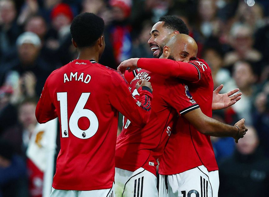 Matheus Cunha, Bryan Mbeumo e Amad Diallo festejam golo diante do Brighton