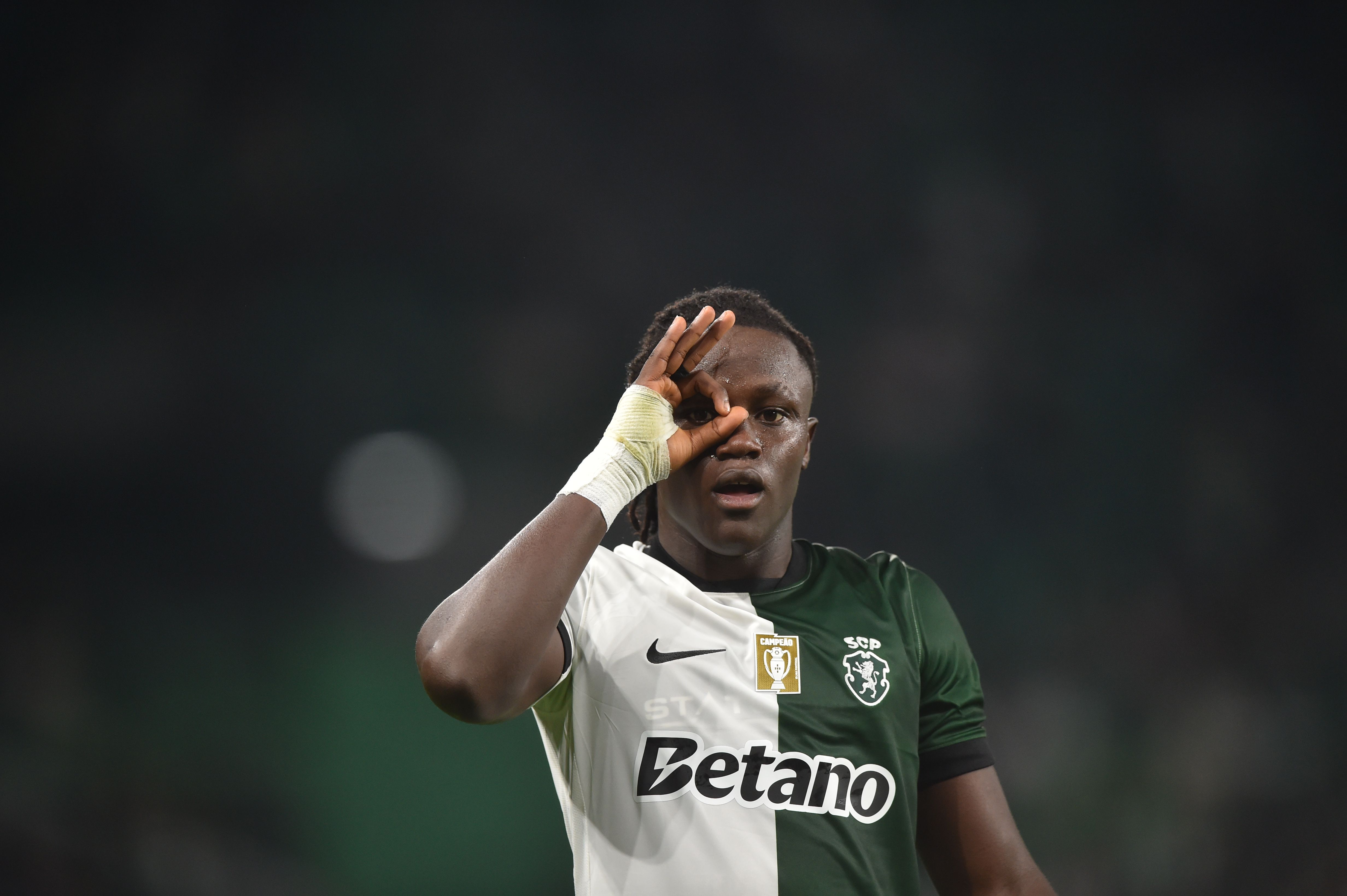 Quenda joga mais esta época de leão ao peito, depois ruma a Inglaterra, para ingressar  no Chelsea - Foto: Miguel Nunes