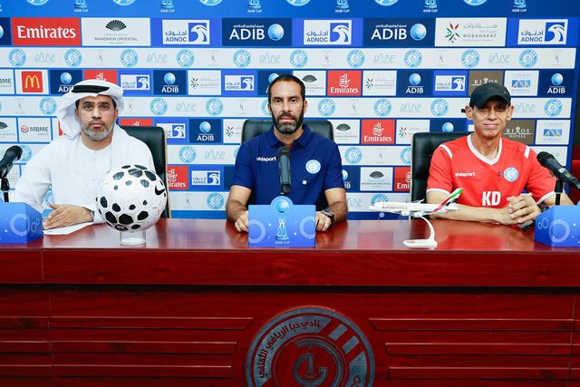 O treinador português Bruno Pereira eliminou o compatriota Luís Castro nos Emirados; horas depois, foi demitido. Foto: Dibba FC