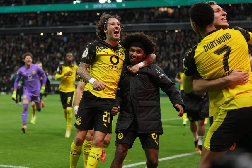 Borussia Dortmund festeja a vitória frente ao Frankfurt