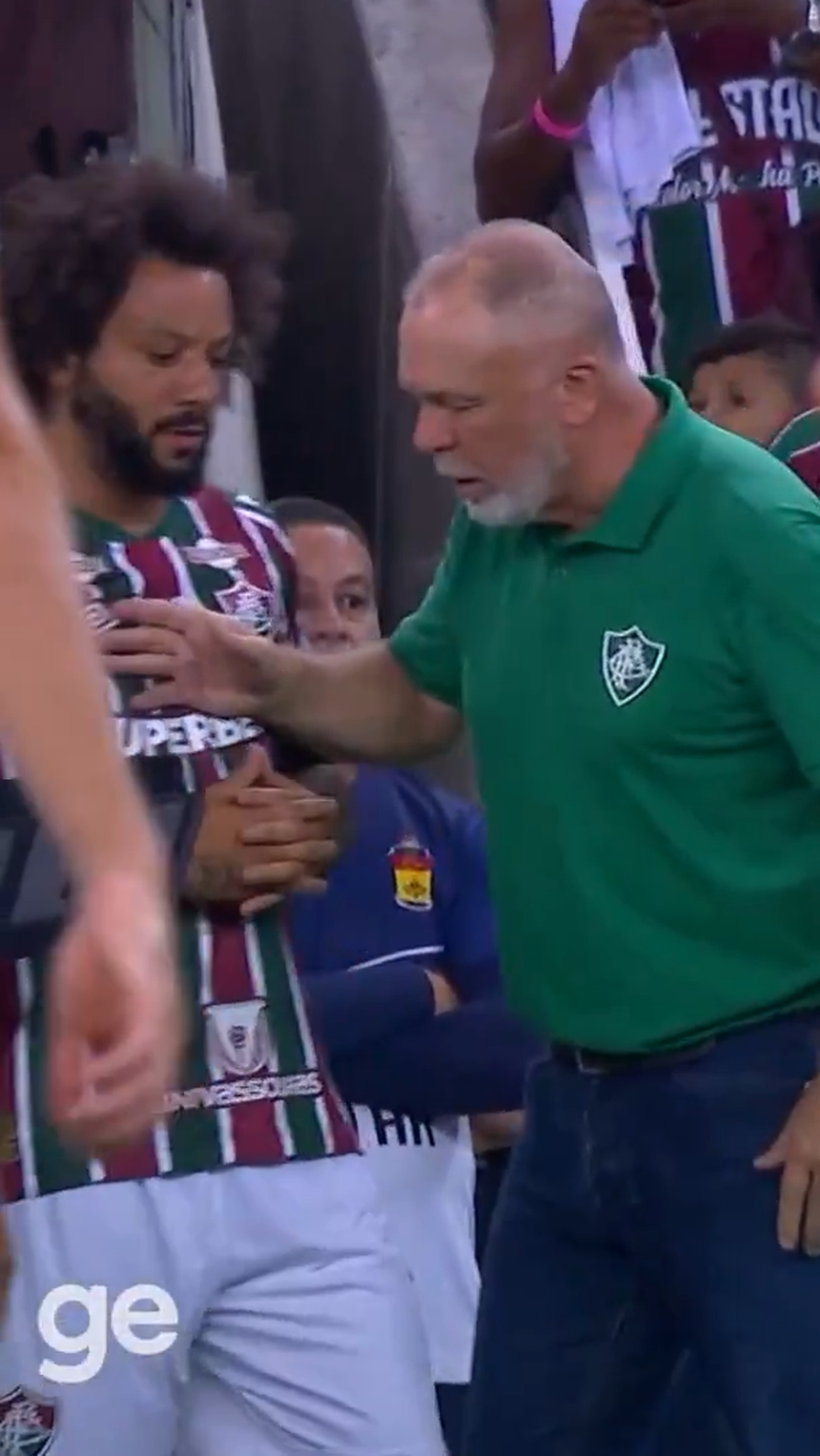 Mano Menezes e Marcelo em 2024. O veterano ia entrar no Fluminense-Grêmio, mas questionou as indicações do treinador e este cancelou a substituição