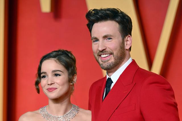 Alba Baptista e Chris Evans