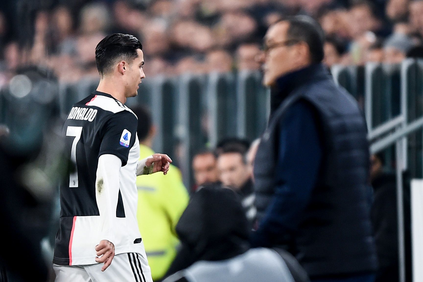 Cristiano Ronaldo e Maurizio Sarri. Em novembro CR não gostou de ser substituído frente ao Milan