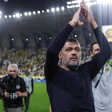 Sérgio Conceição agradece aos adeptos após a vitória sobre o Al Nassr - Foto: Al Ittihad