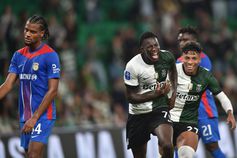 Jovem defesa Salvador Blopa não escondeu a felicidade por se estrear a marcar pela equipa principal do Sporting e logo em Alvalade - Foto: Miguel Nunes