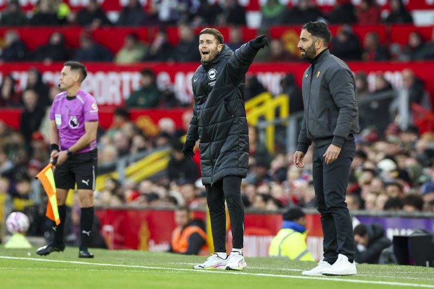 Fabian Hurzeler, treinador do Brighton, frente ao Manchester United
