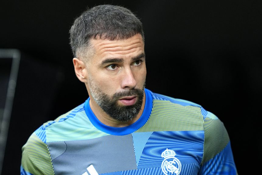 Carvajal saiu lesionado do jogo com o Barcelona