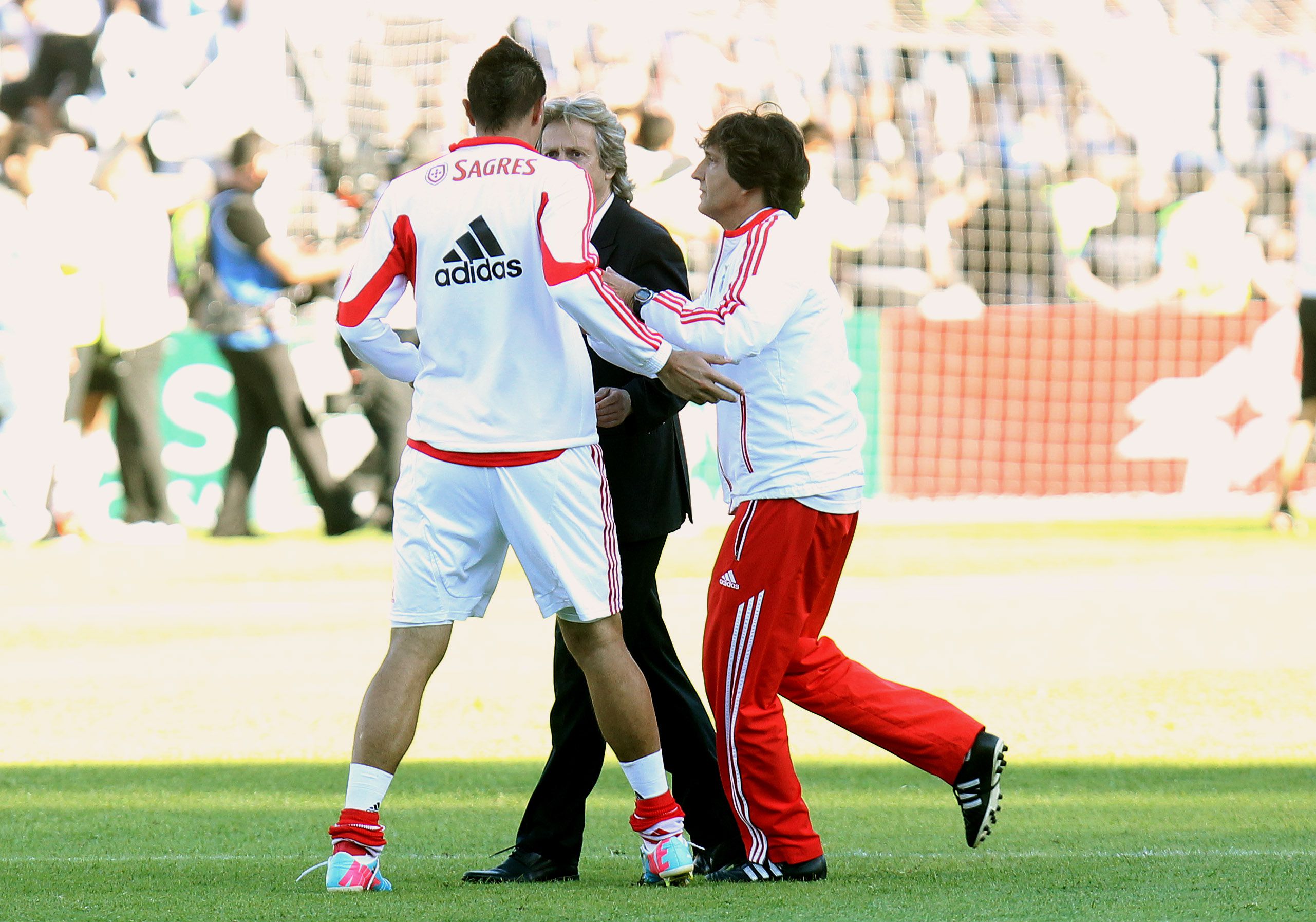 Jorge Jesus e Oscar Cardozo. Pegaram-se na final da Taça de 2013, com o avançado a empurrar o treinador por o ter substituído - Foto: Miguel Nunes