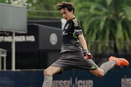Matvey Volyk, guarda-redes de 15 anos do Benfica (Foto: Messi Cup)