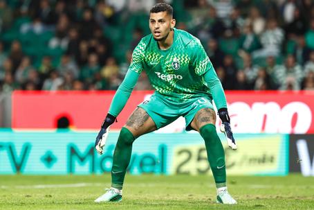 Sporting: Rui Silva brilha, mas Kaique volta à baliza