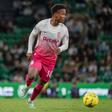 Geny Catamo ficou a reclamar penálti num lance com Romain Correia, durante o Sporting-Marítimo, mas o árbitro mandou jogar