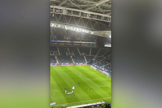 Guarda-redes aquecem com Dragão ainda despido