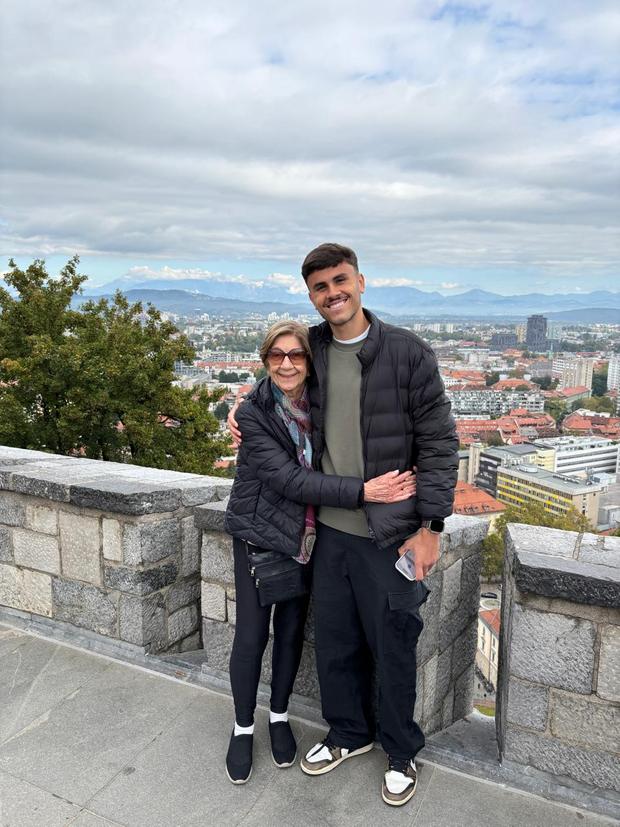Pedro Lima com a avó Anna MAria, de 89 anos