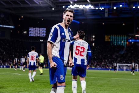 Santiago Gimenez marcou, de penálti, o golo que valeu o triunfo ao FC Porto - Foto: Imago