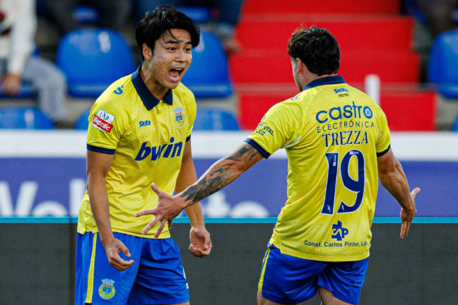 Taichi Fukui a festejar o golo que marcou com Trezza - Foto: Arouca