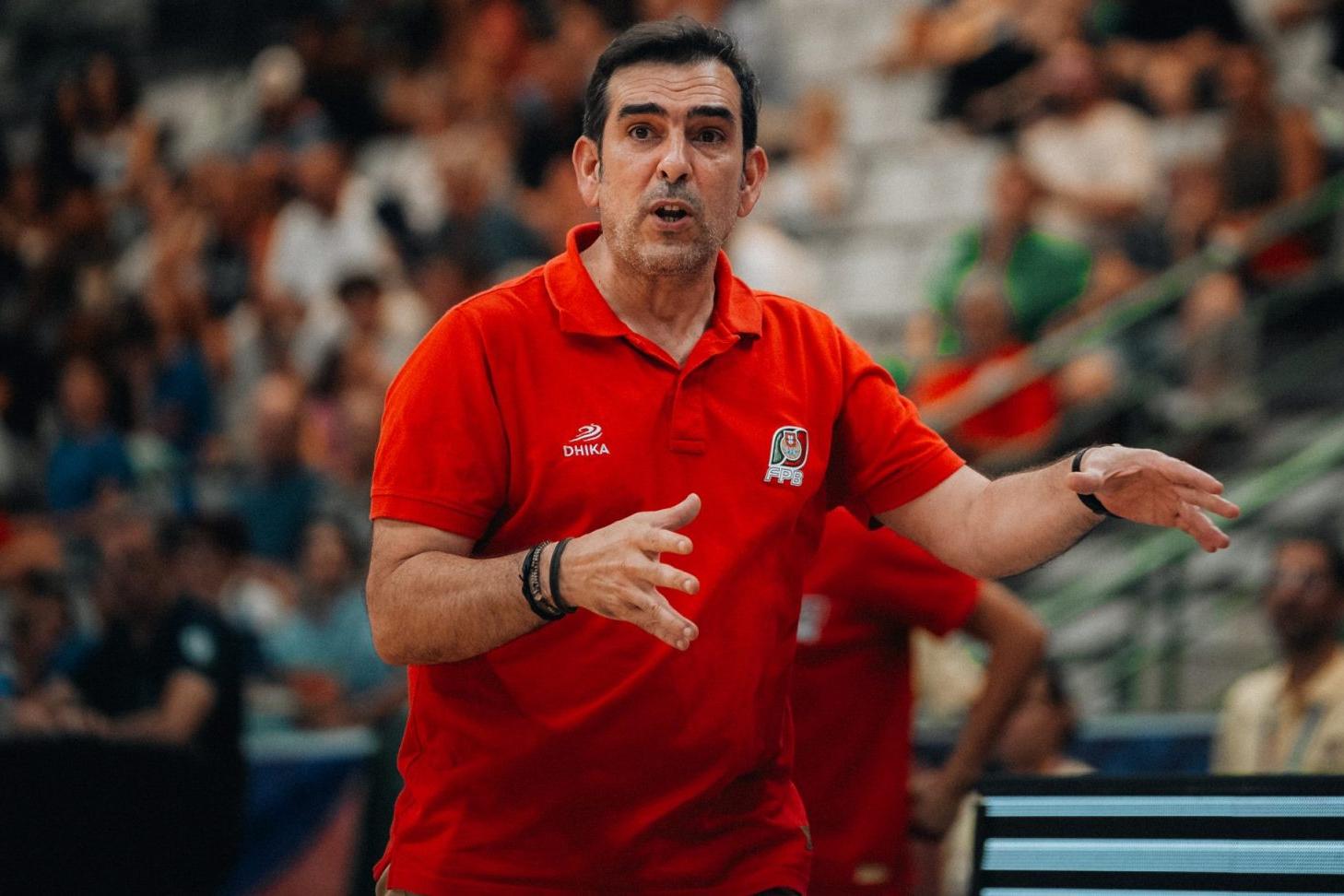 José Araújo, selecionador feminino de basquetebol - Foto: FPB