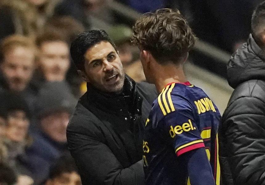 Mikel Arteta furioso com Max Dowman - foto: IMAGO