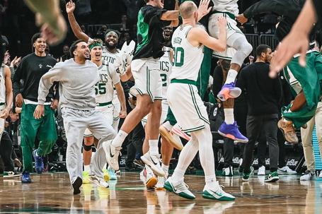 Festa dos Celtics após cesto decisivo de Tatum