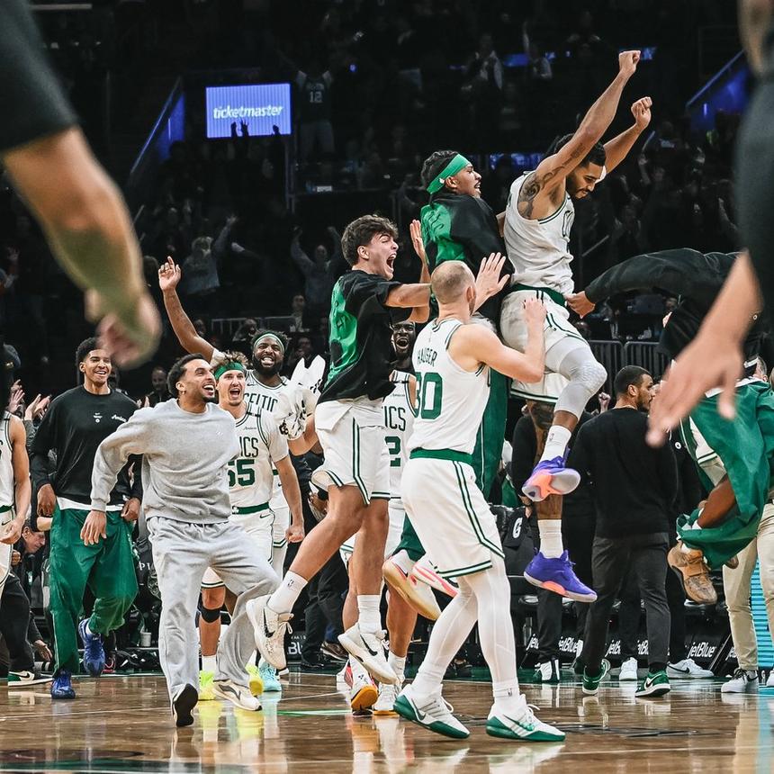 Festa dos Celtics após cesto decisivo de Tatum