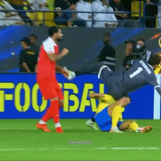 O momento em que Alireza lesiona Cristiano Ronaldo