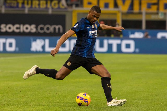 Atenção, Benfica: Dumfries é baixa para o jogo na Luz