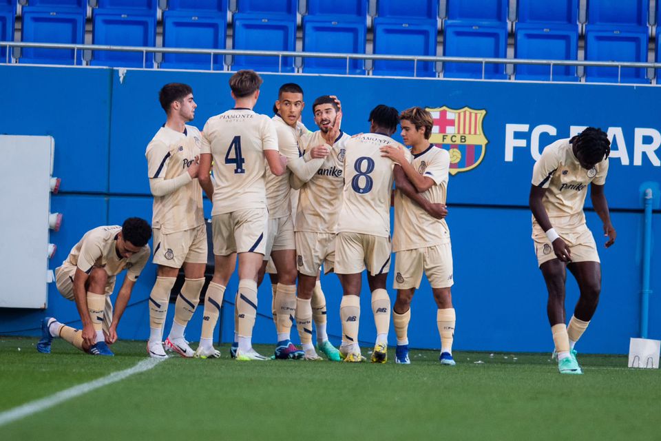 Youth League: FC Porto goleia Barcelona e é líder do grupo