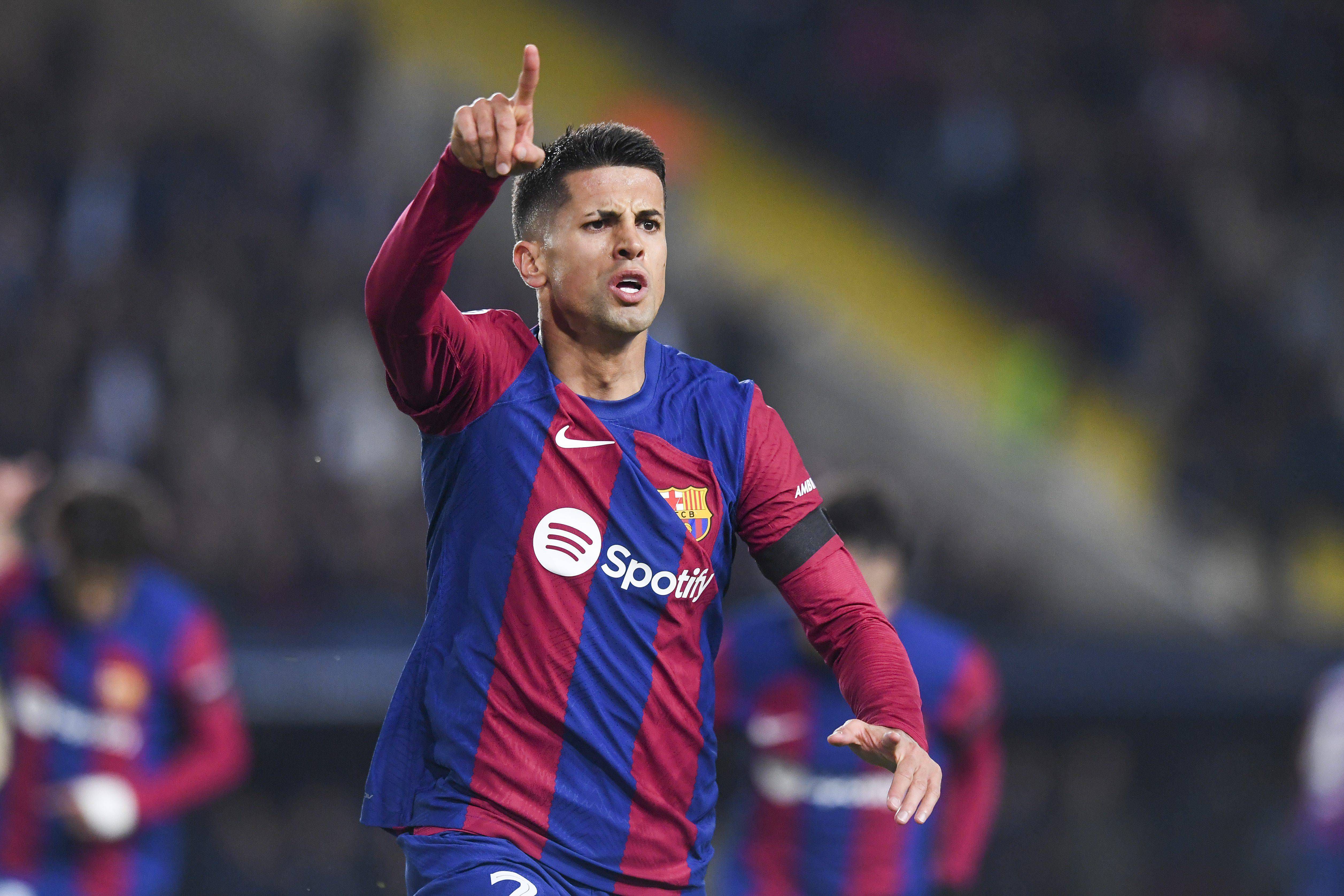 Cancelo: FC Porto? Sou do Benfica, mas agora jogo no Barcelona