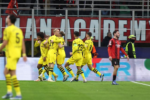 Dortmund destroça Milan em San Siro, PSG sofre para empatar com Newcastle