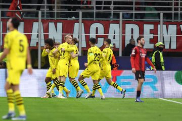 Dortmund destroça Milan em San Siro, PSG sofre para empatar com Newcastle