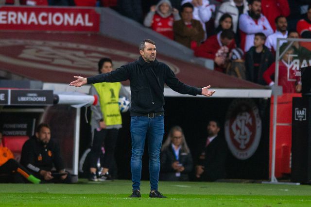 «Futebol brasileiro? Campo mau e jogadores cansados»