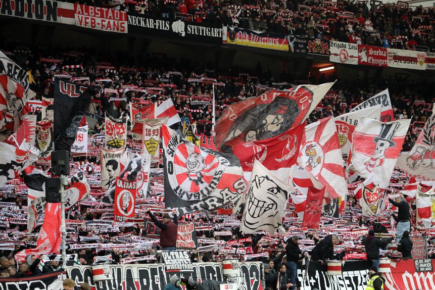 O Estugarda recebe o PSG durante o dia de hoje