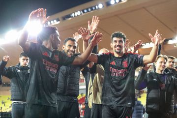 Comunhão entre adeptos e equipa: a festa do Benfica no Mónaco (vídeo)