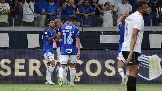 De (ainda) dragão para ex-leão: o grande golo do Cruzeiro (vídeo)