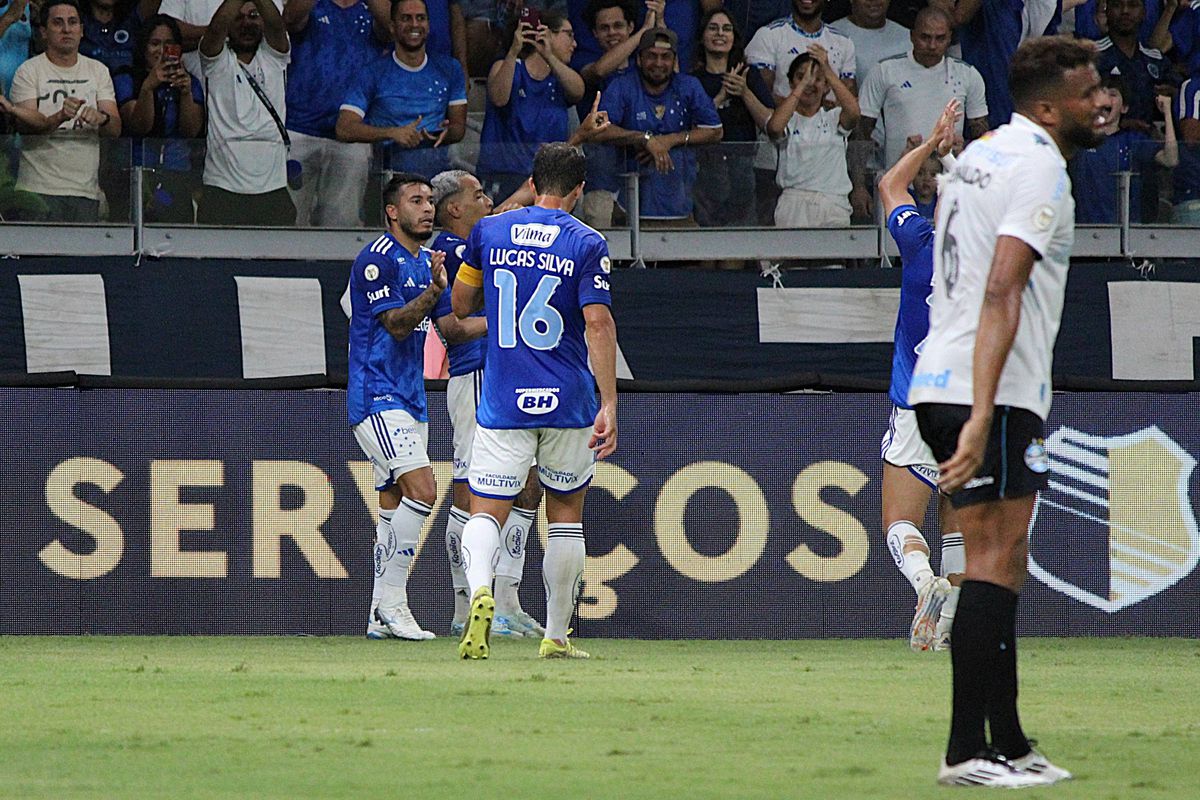 De (ainda) dragão para ex-leão: o grande golo do Cruzeiro (vídeo)