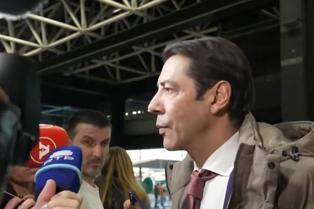 Rui Costa falou aos jornalistas antes da partida para a Madeira