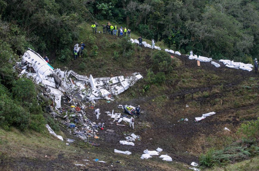 Avião que transportava a comitiva da Chapecoense despenhou-se em Medellín, Colômbia, na madrugada de 29 de novembro de 2016