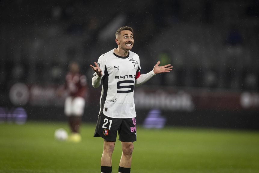 Valentin Rongier, festeja o golo decisivo frente ao Metz