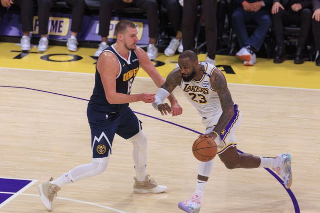 LeBron James e Nikola Jokic