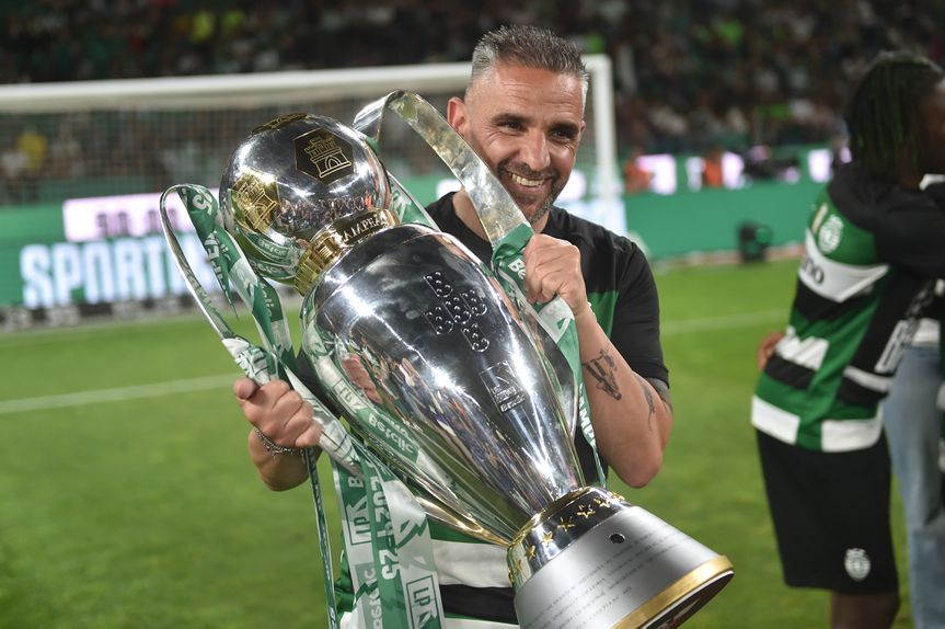 O sorriso de quem trilhou o caminho da vitória a pulso. Conquistou o bicampeonato para os leões - Foto: Miguel Nunes