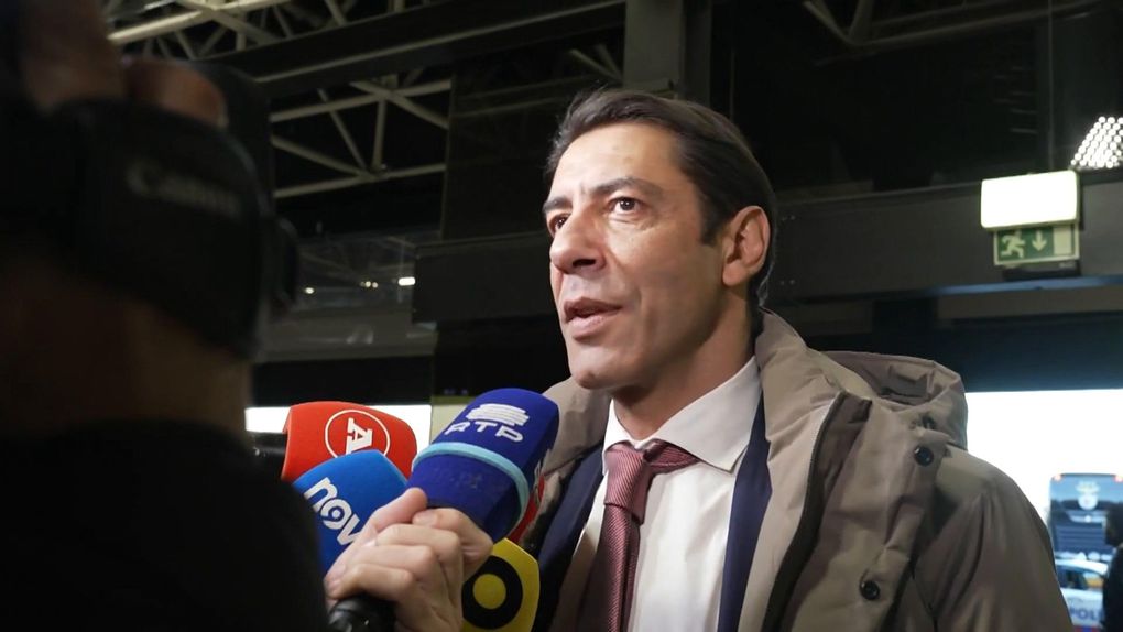 Rui Costa no Aeroporto de Lisboa - Foto: A BOLA