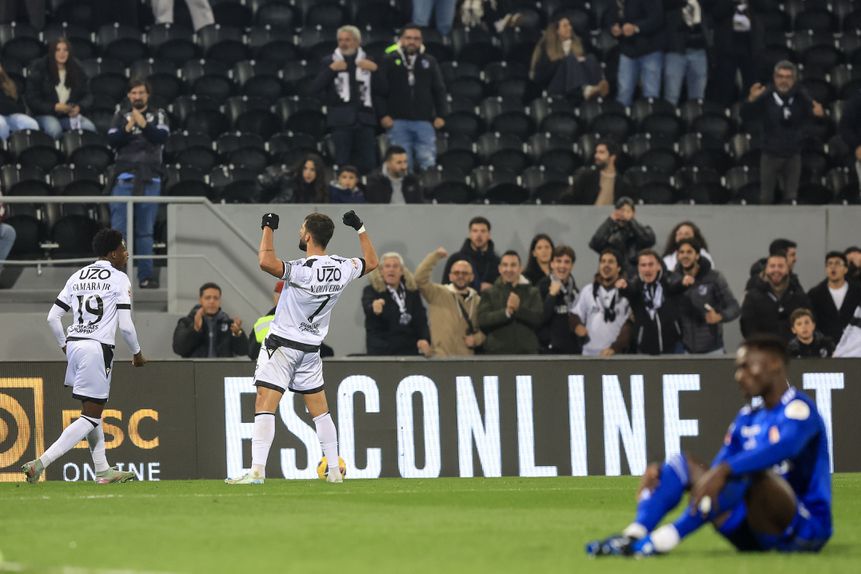 Nélson Oliveira apontou o primeiro golo do V. Guimarães, frente ao Aves SAD. Foto: José Coelho/LUSA