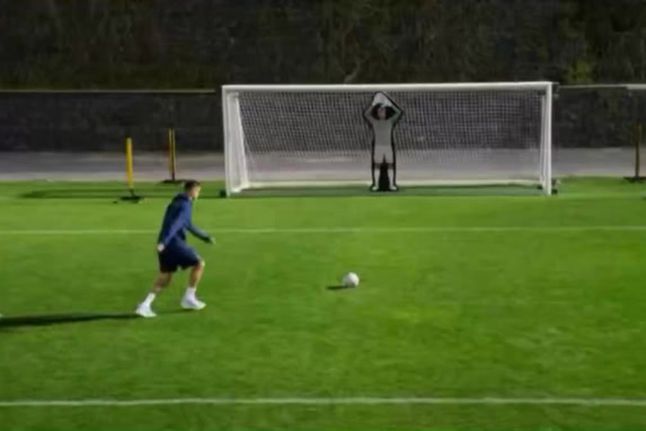 Guarda-redes robô leva Cristiano Ronaldo ao limite: «Vou dar-lhe porrada!»