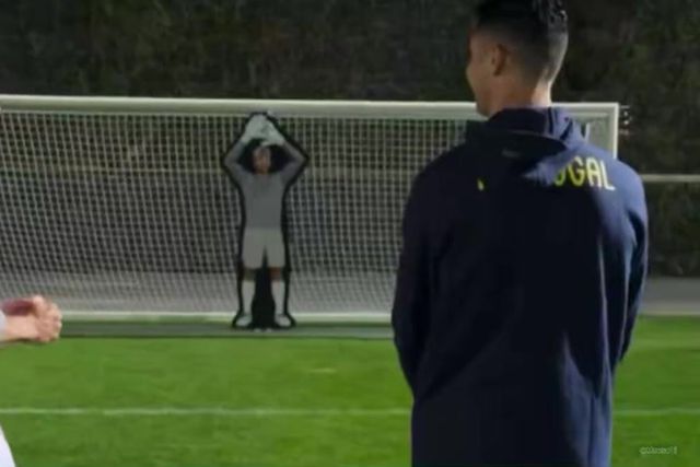 Cristiano Ronaldo contra o robô