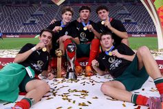 Mateus Mide, Bernardo Lima, Yoan Pereira, Martim Chelmik e Duarte Cunha, os dragõezinhos campeões do Mundo pelos sub-17 - Foto: FC Porto