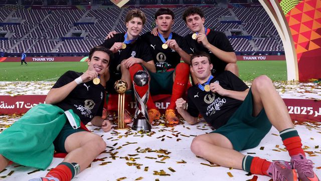 Mateus Mide, Bernardo Lima, Yoan Pereira, Martim Chelmik e Duarte Cunha, os dragõezinhos campeões do Mundo pelos sub-17 - Foto: FC Porto