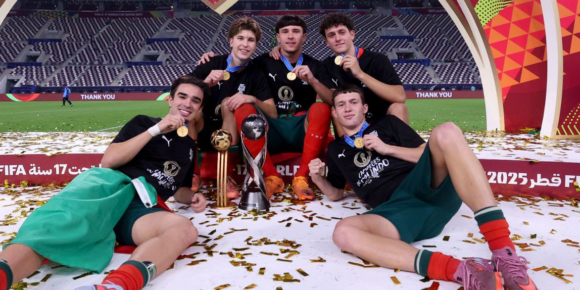 Mateus Mide, Bernardo Lima, Yoan Pereira, Martim Chelmik e Duarte Cunha, os dragõezinhos campeões do Mundo pelos sub-17 - Foto: FC Porto