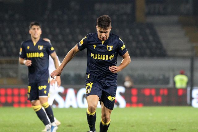 Famalicão: Moura, Júnior e Topic são 'pedras preciosas' para João Pedro Sousa