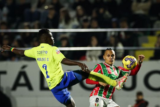 Expulsão desfaz equilíbrio e encaminha Arouca para goleada na Reboleira